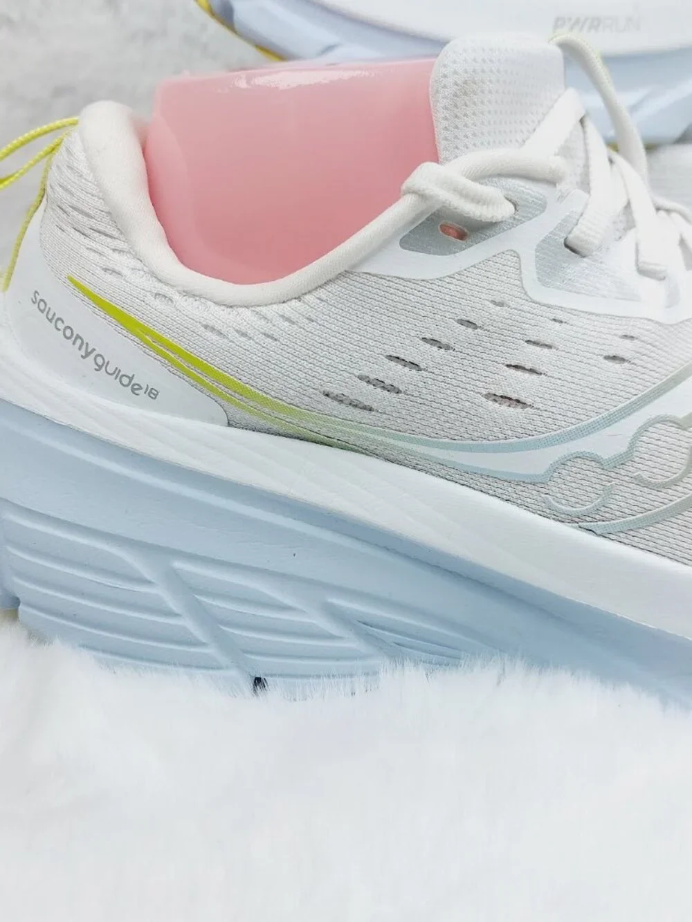 Saucony Guide 18 Women's White-Ice Melt Lace-Up Low Top Running Shoes Size 10